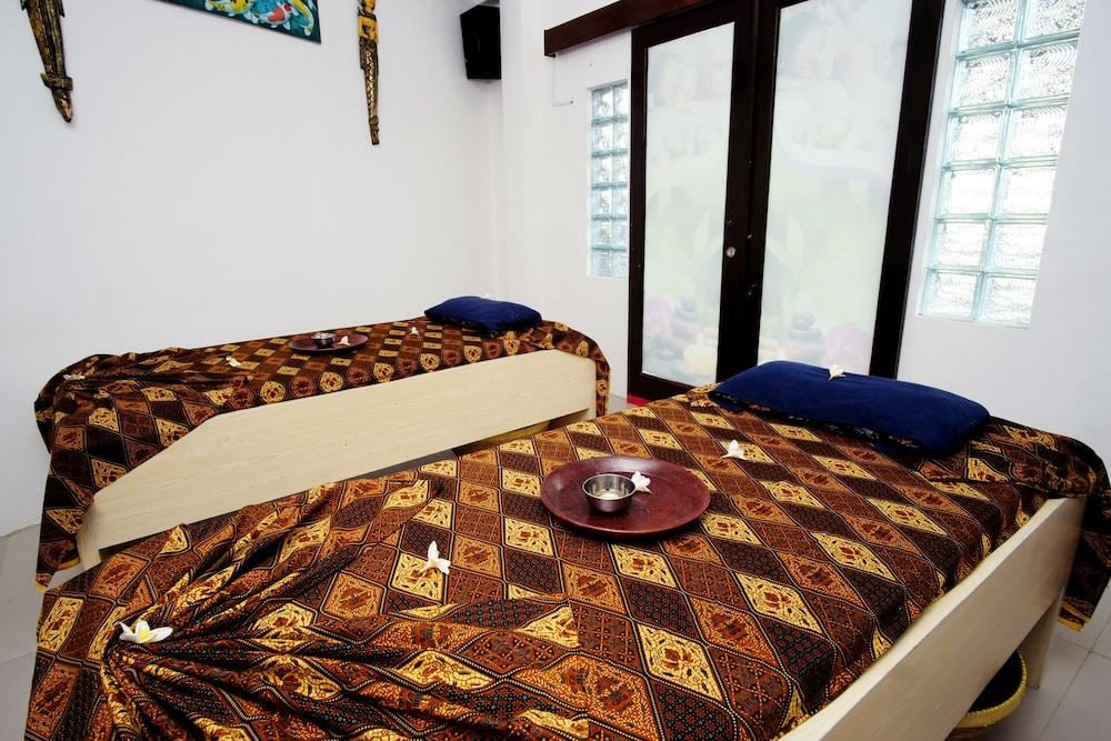 Puri Saron Senggigi Hotel Esterno foto